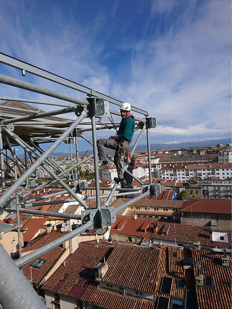 Desmontaje de pérgola en catedral