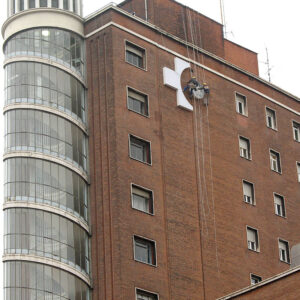 instalacion letrero luminoso hospital de Cruces